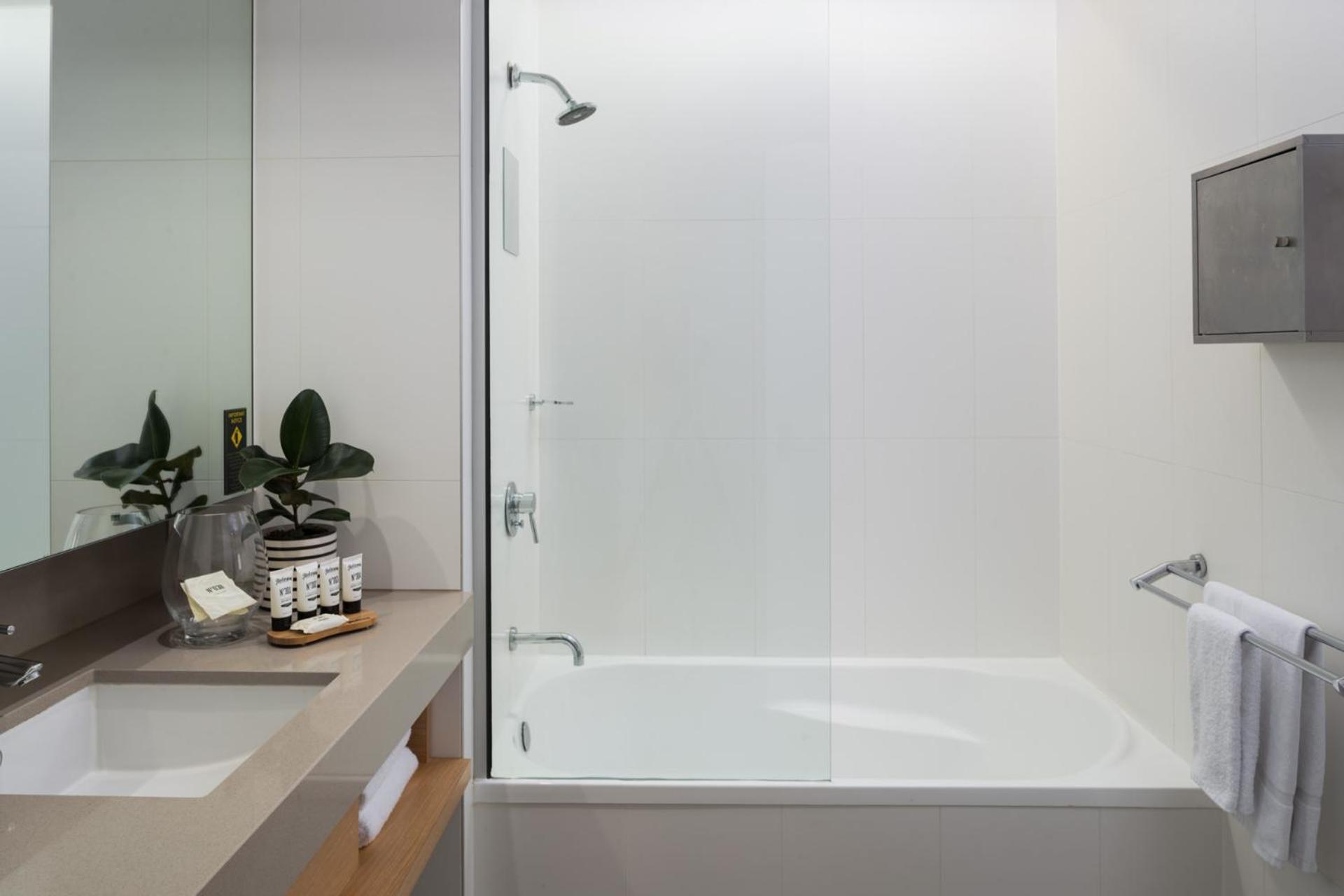 Отель Atura Dandenong Doveton Экстерьер фото